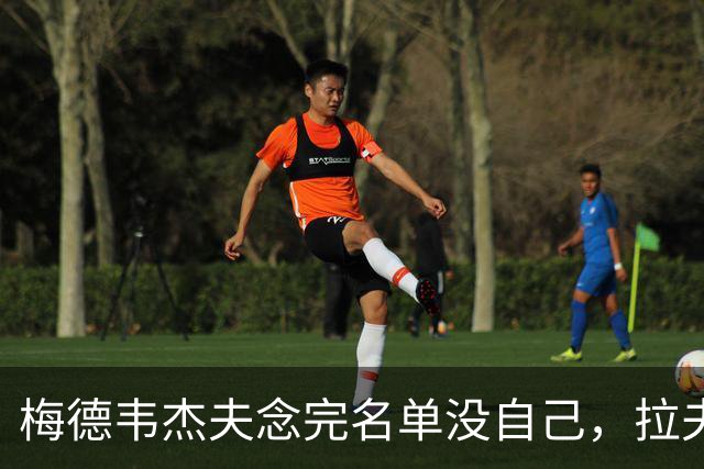 梅德韦杰夫念完名单没自己，拉夫罗夫76岁挂帅，克宫换牌了