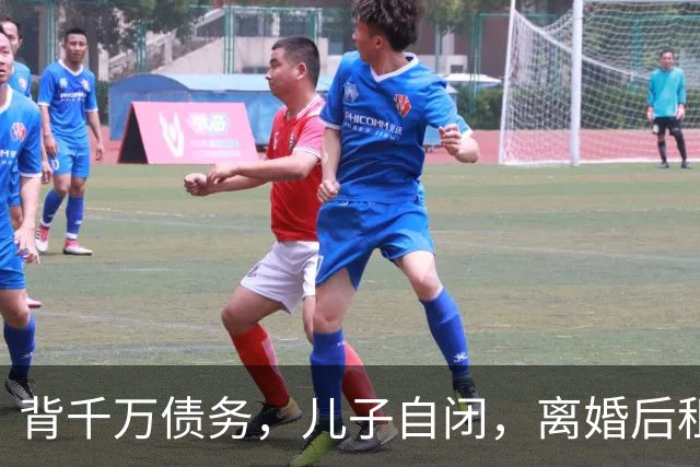 背千万债务，儿子自闭，离婚后租房住，64岁的她靠摆摊活出体面